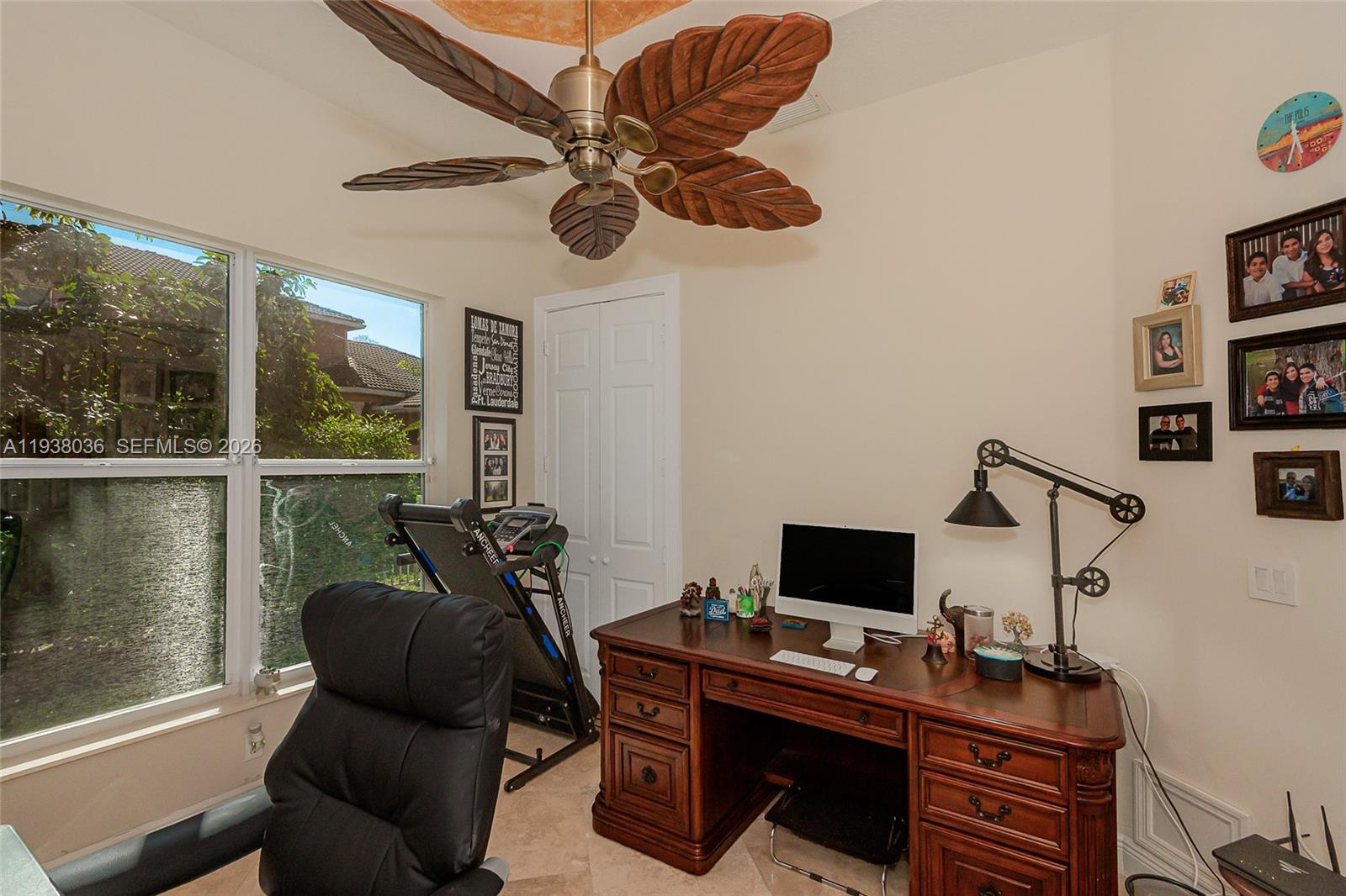 HOLLYWOOD LAKES COUNTRY C - Residential