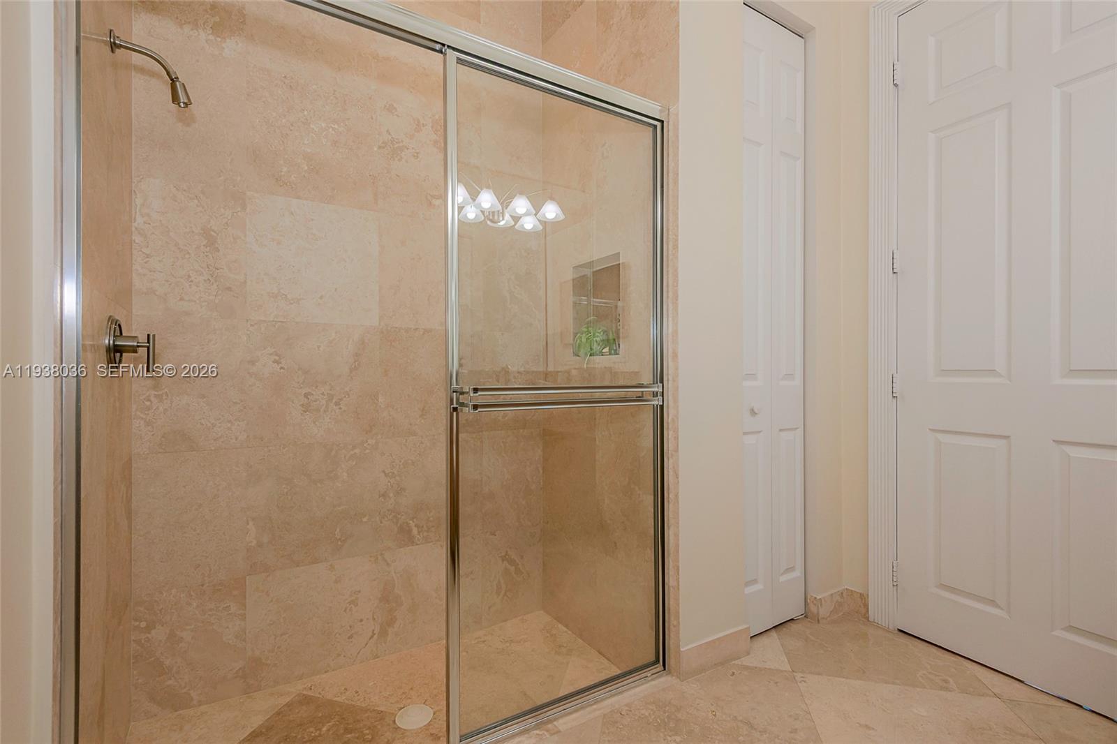 HOLLYWOOD LAKES COUNTRY C - Residential