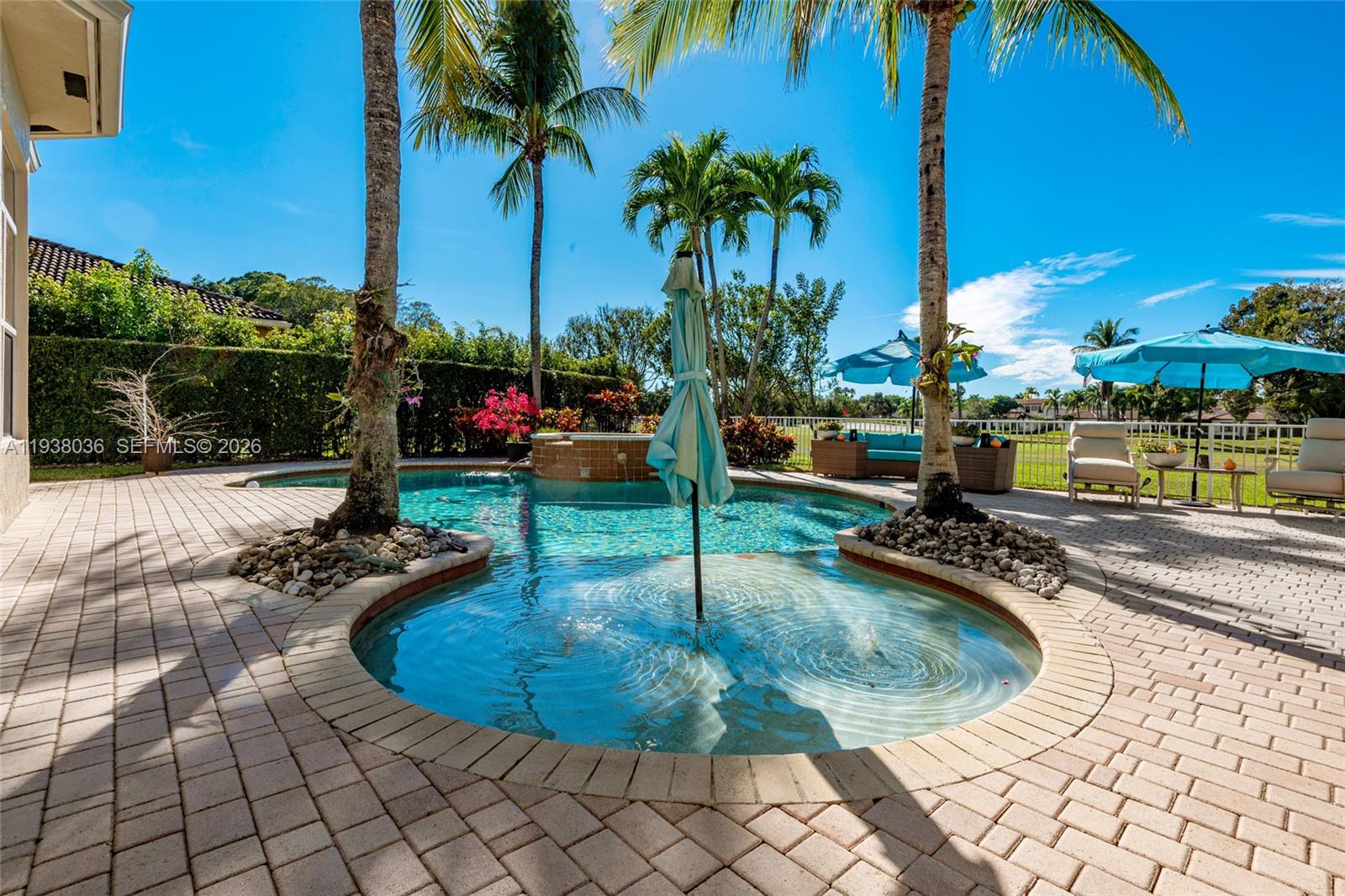 HOLLYWOOD LAKES COUNTRY C - Residential