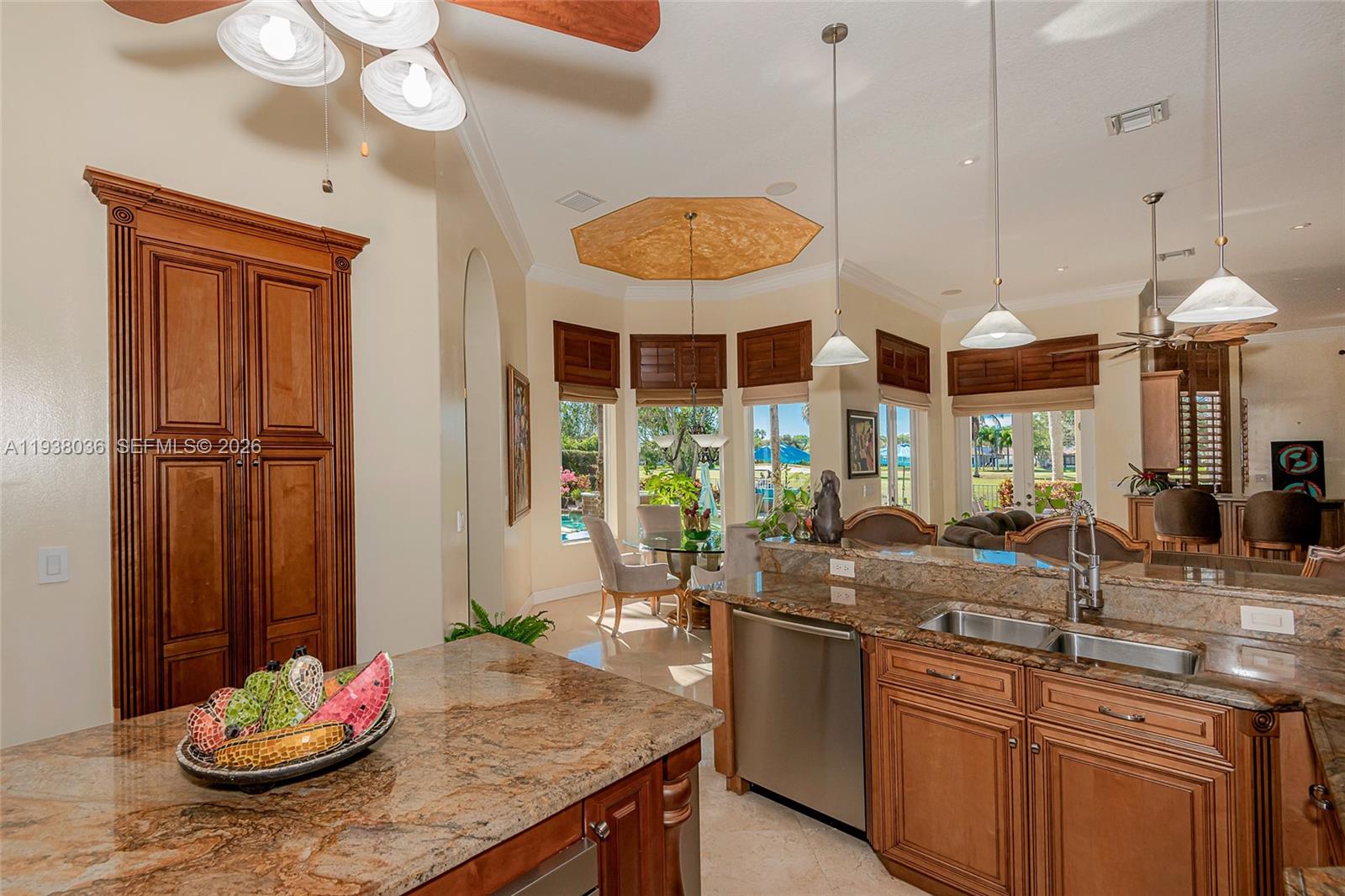 HOLLYWOOD LAKES COUNTRY C - Residential