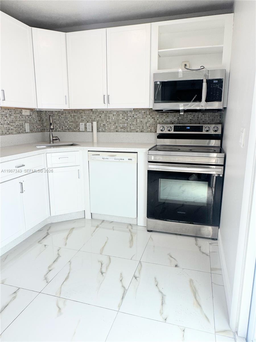 NORTH LAUDERDALE VILLAGE - Residential Lease