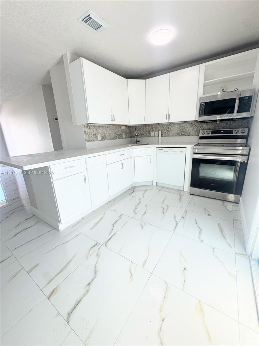 NORTH LAUDERDALE VILLAGE - Residential Lease