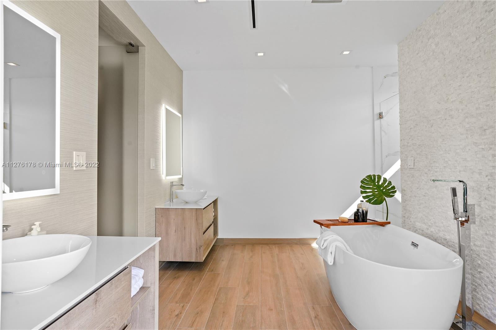 RHODES AMD NEW BISC - Residential