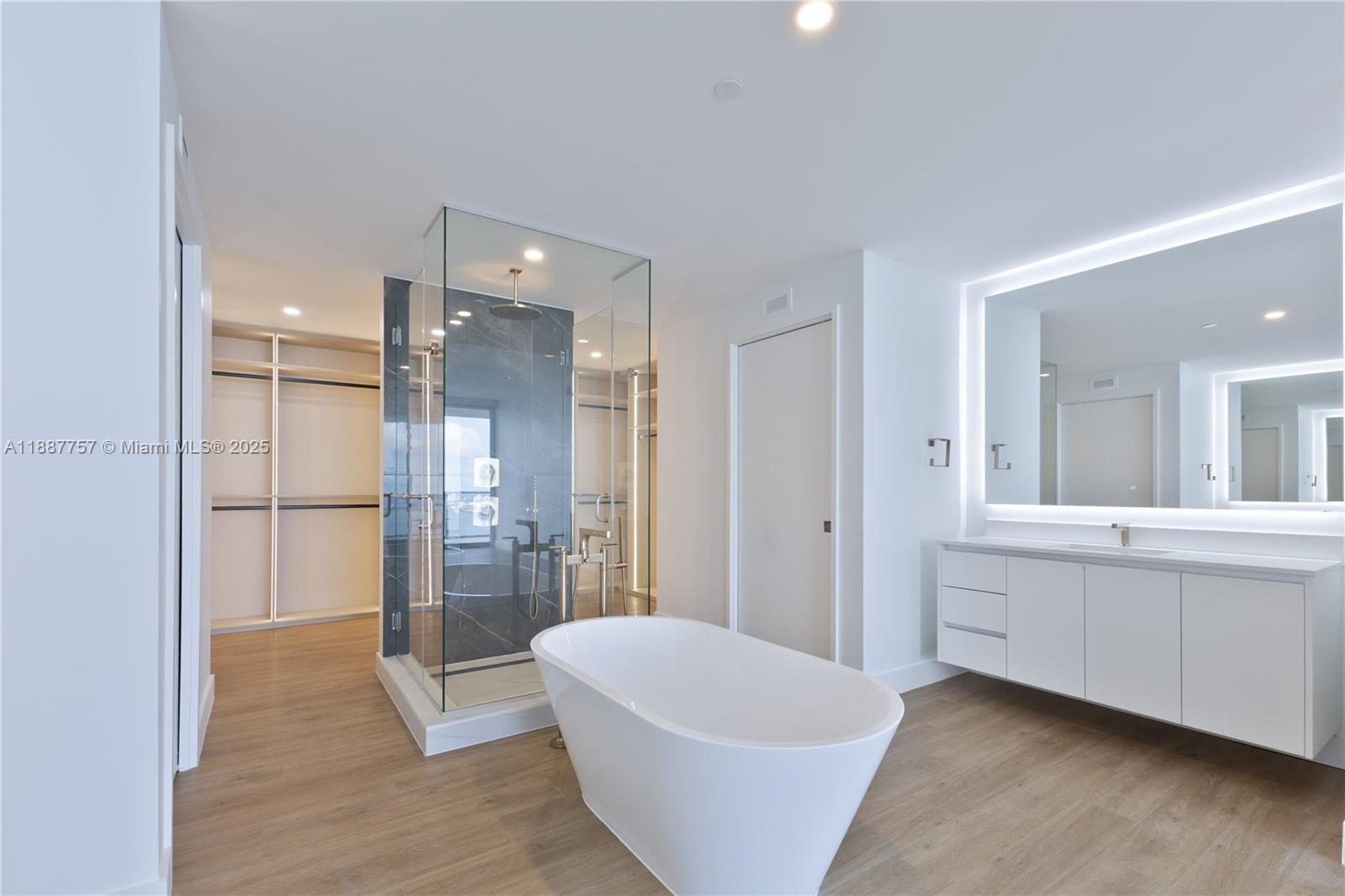 Aria Reserve South Tower - Residential Lease