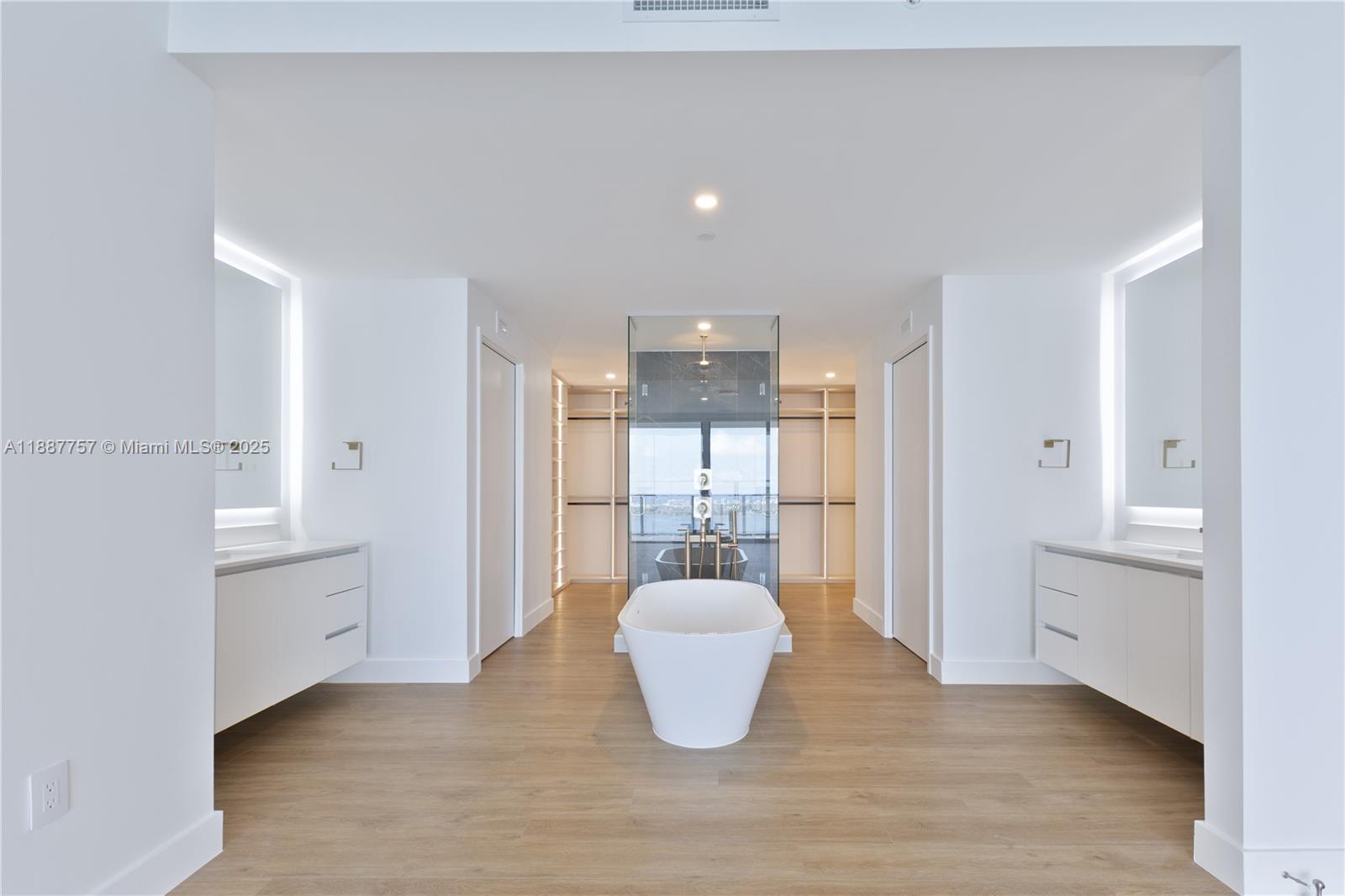 Aria Reserve South Tower - Residential Lease