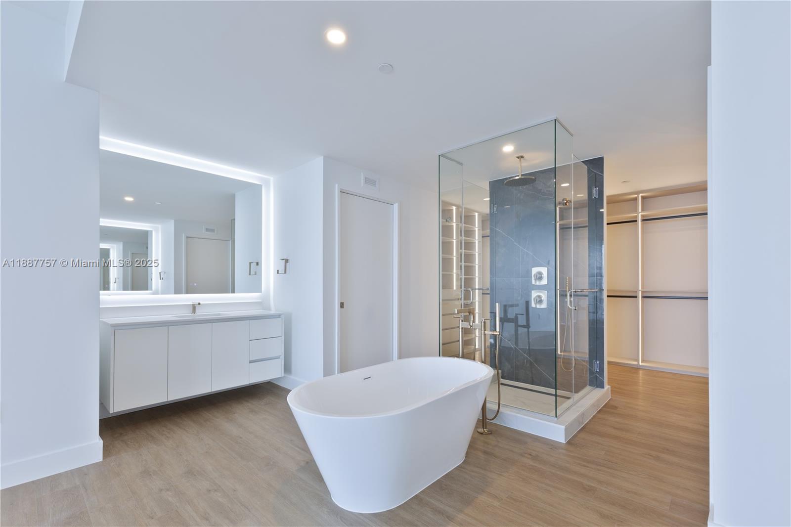 Aria Reserve South Tower - Residential Lease