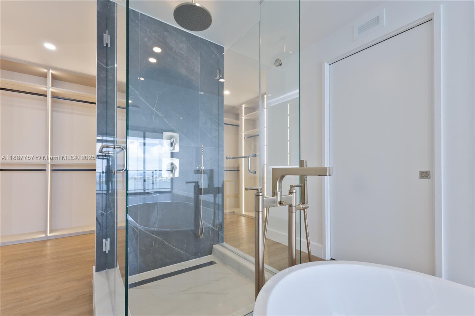 Aria Reserve South Tower - Residential Lease