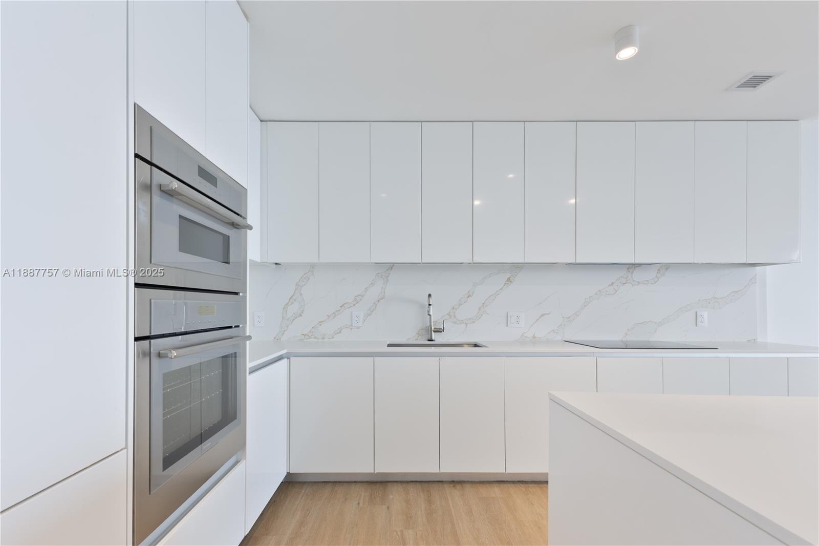 Aria Reserve South Tower - Residential Lease