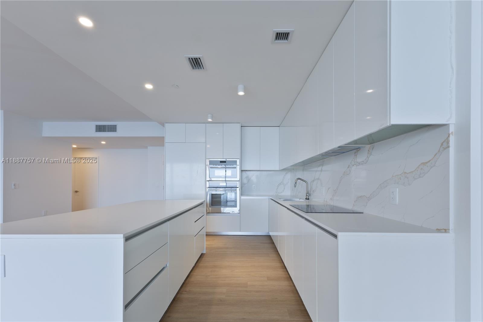 Aria Reserve South Tower - Residential Lease
