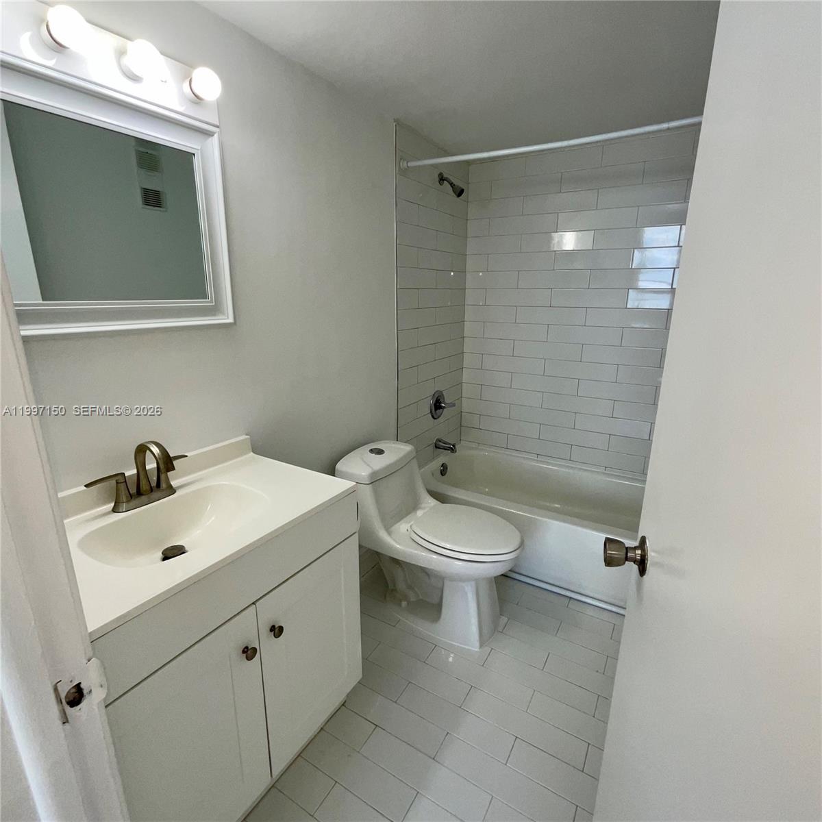 ISOLA CONDOMINIUM - Residential Lease