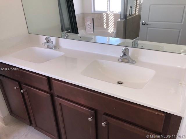 VENETIAN PARC - Residential Lease