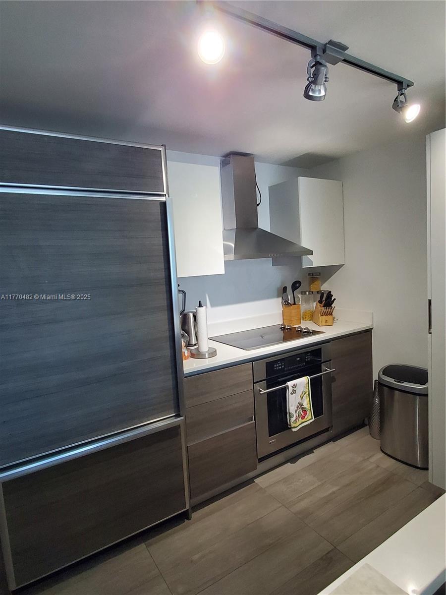 1100 MILLECENTO RESIDENCE - Residential Lease