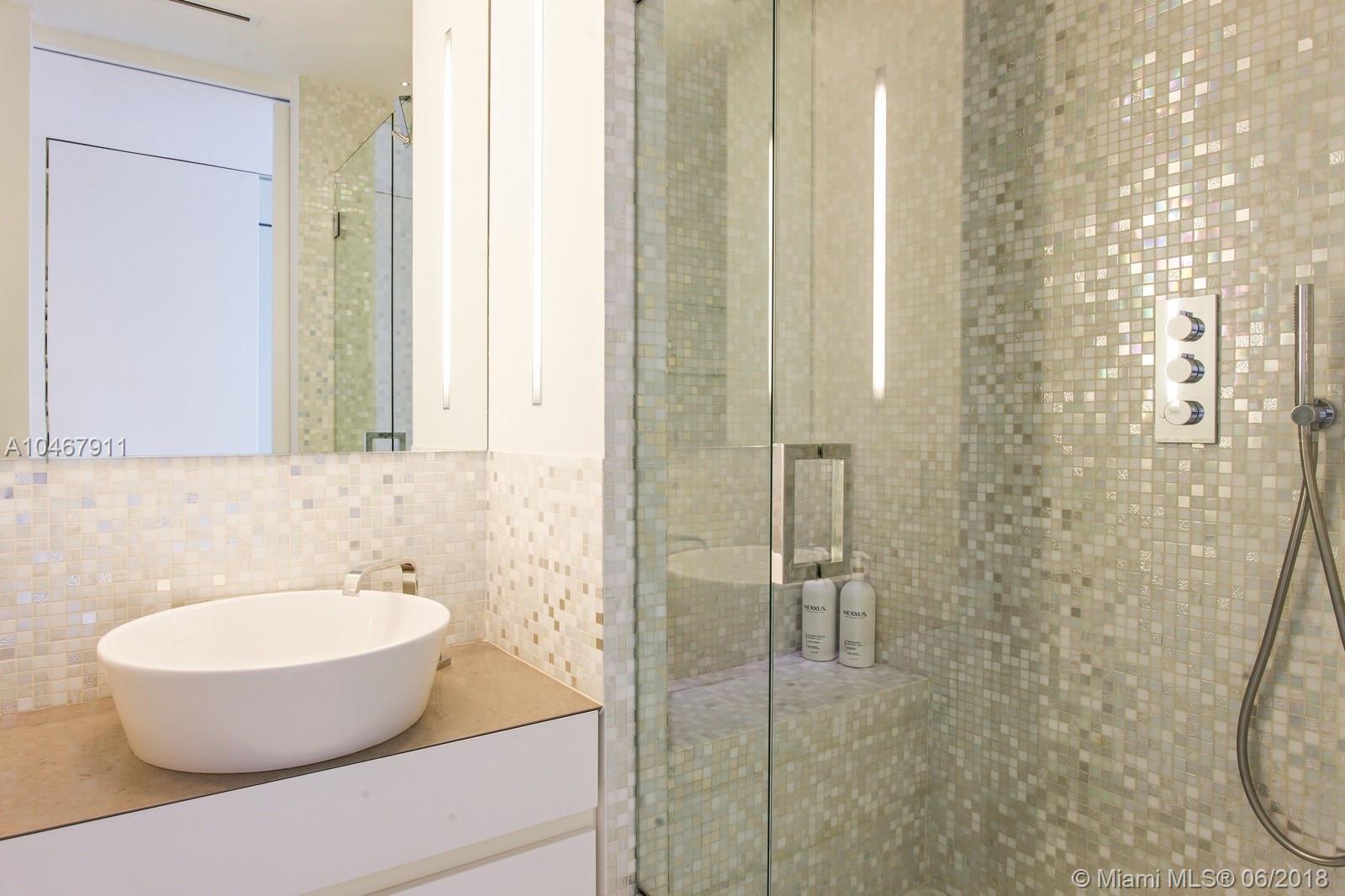 MAJESTIC TOWER - Residential