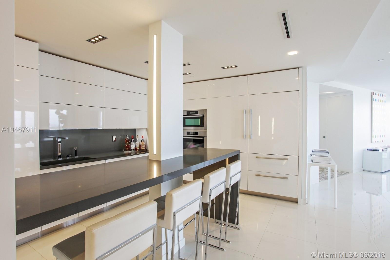 MAJESTIC TOWER - Residential