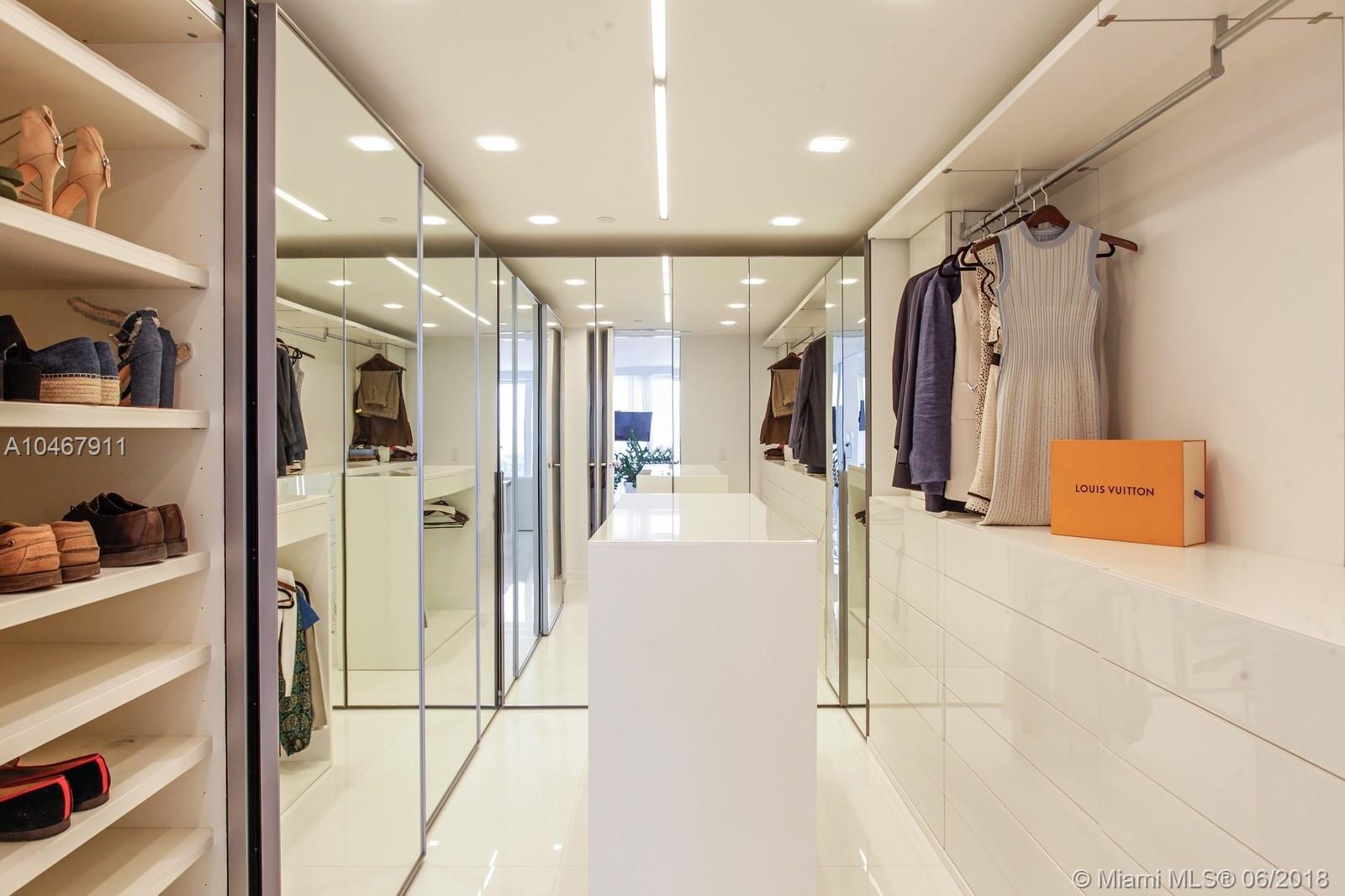 MAJESTIC TOWER - Residential