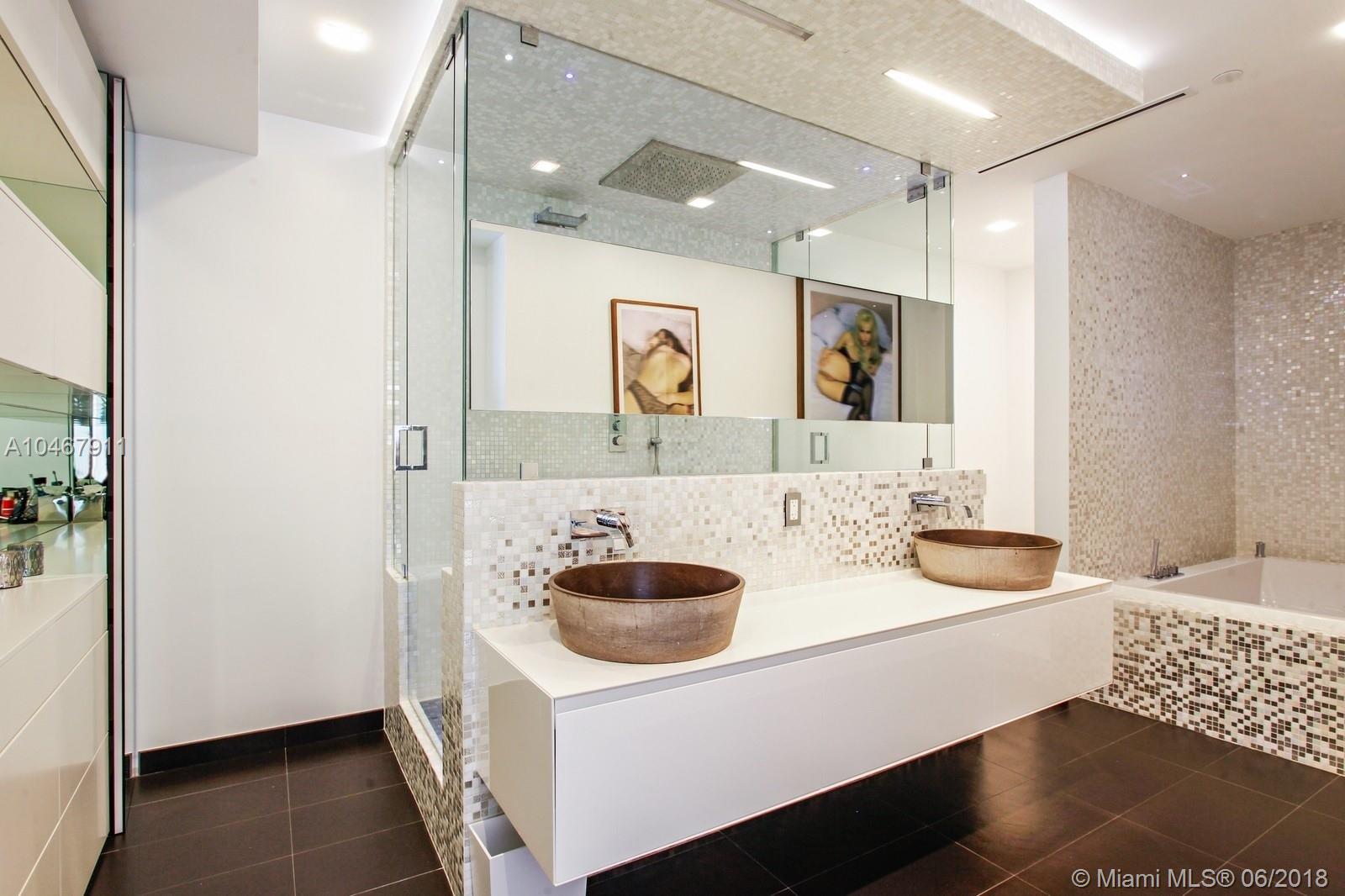 MAJESTIC TOWER - Residential