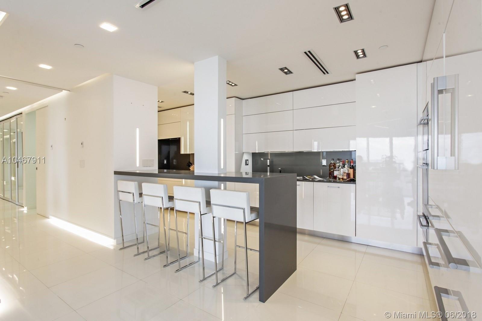 MAJESTIC TOWER - Residential