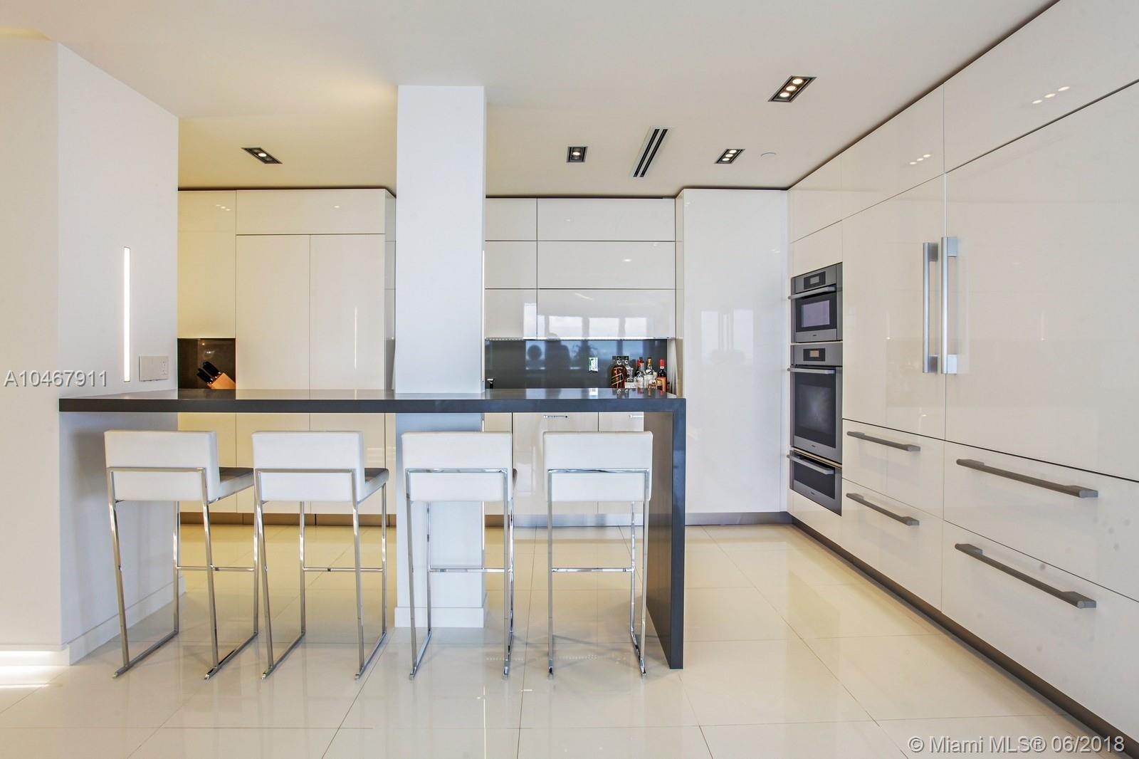 MAJESTIC TOWER - Residential