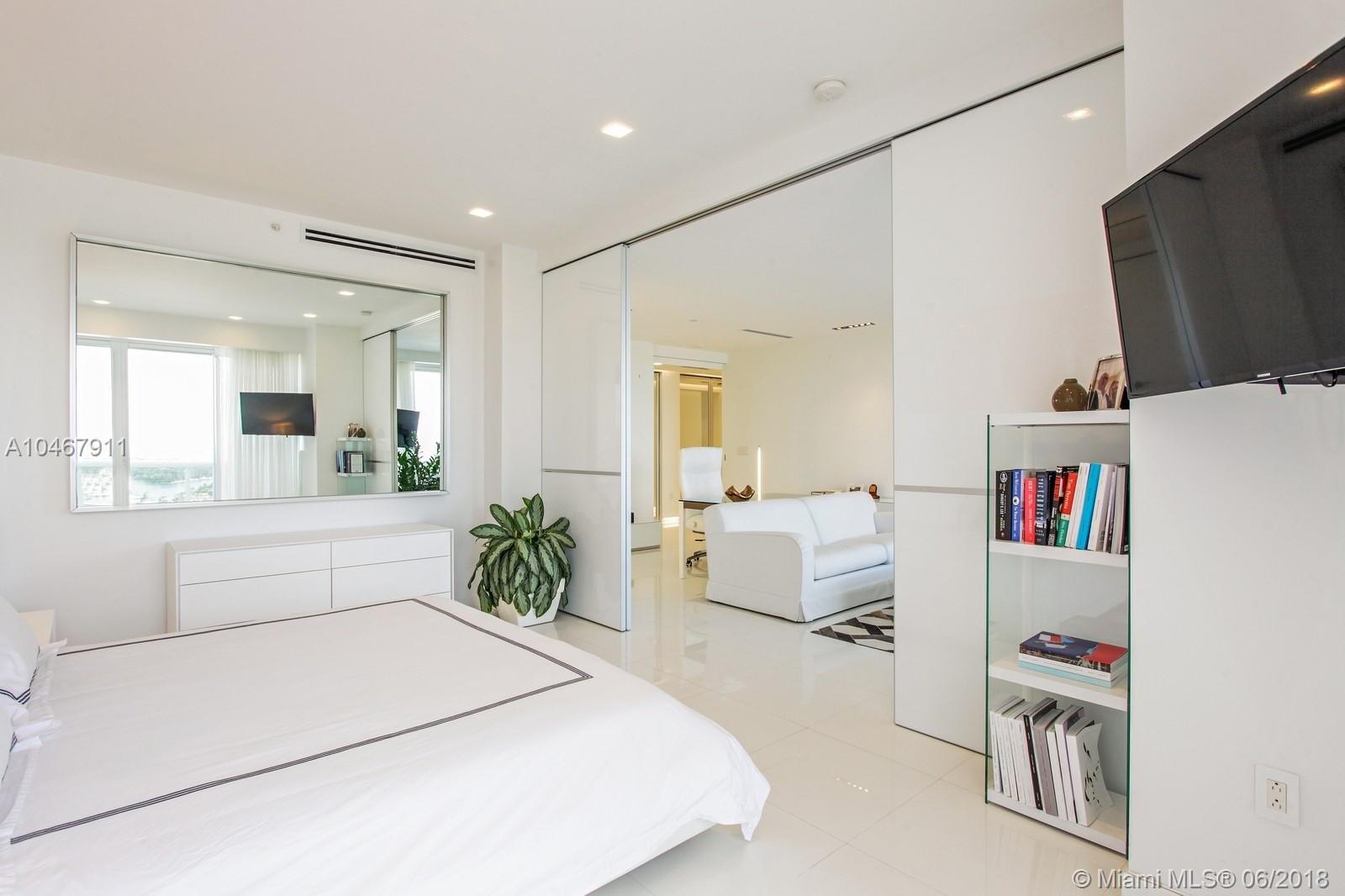 MAJESTIC TOWER - Residential