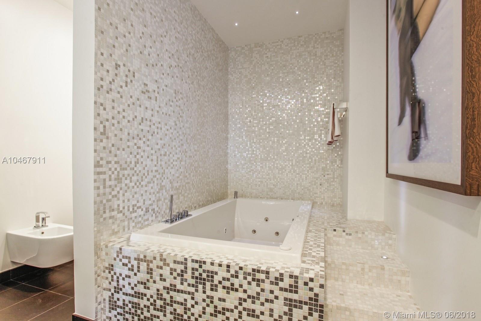 MAJESTIC TOWER - Residential