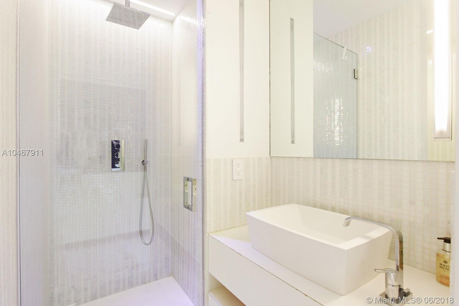 MAJESTIC TOWER - Residential