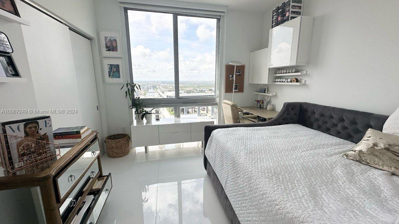 Photo 4 of 36 of 16385 Biscayne Blvd. 2701 condo