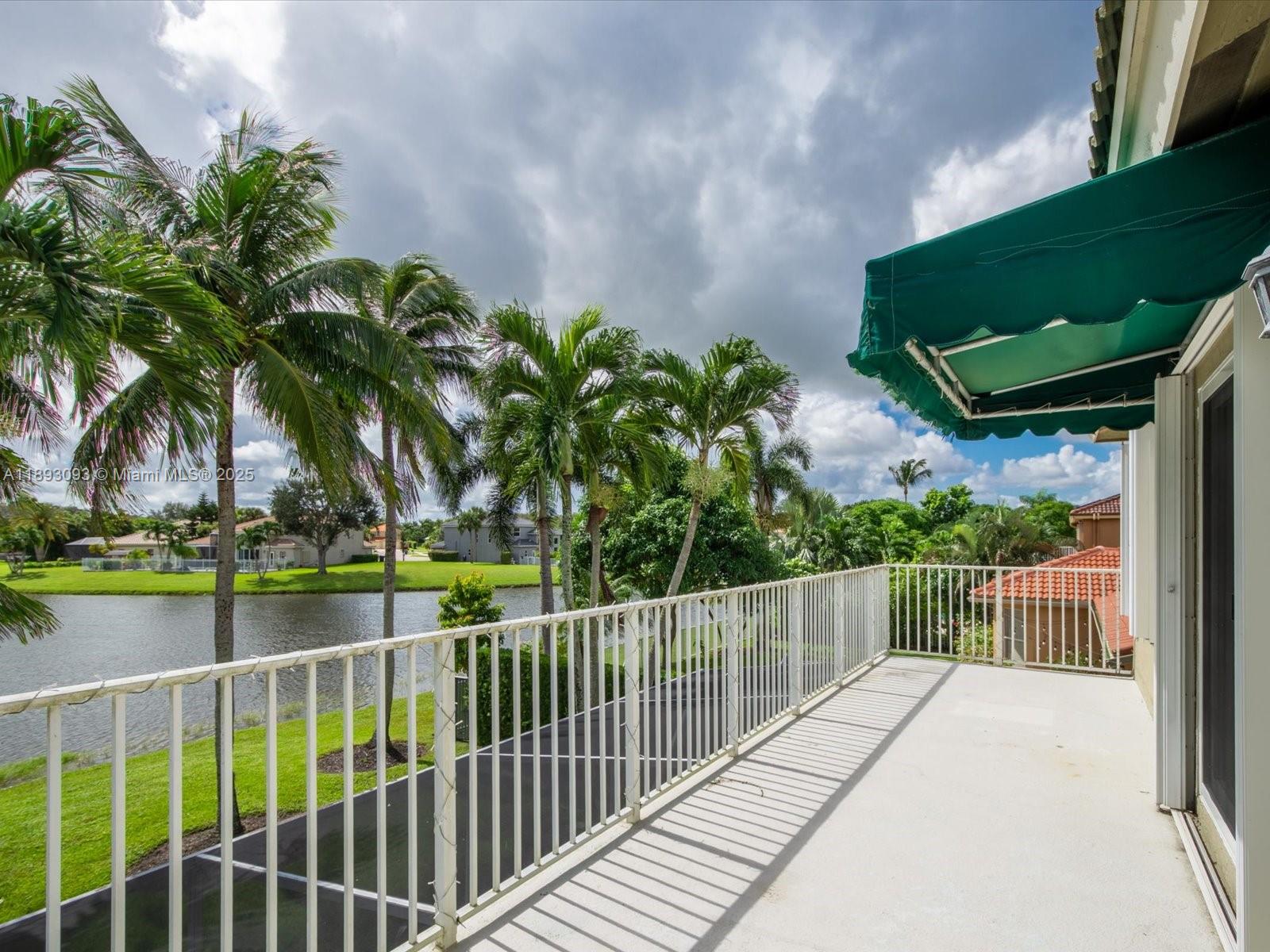 3560 Moon Bay Cir