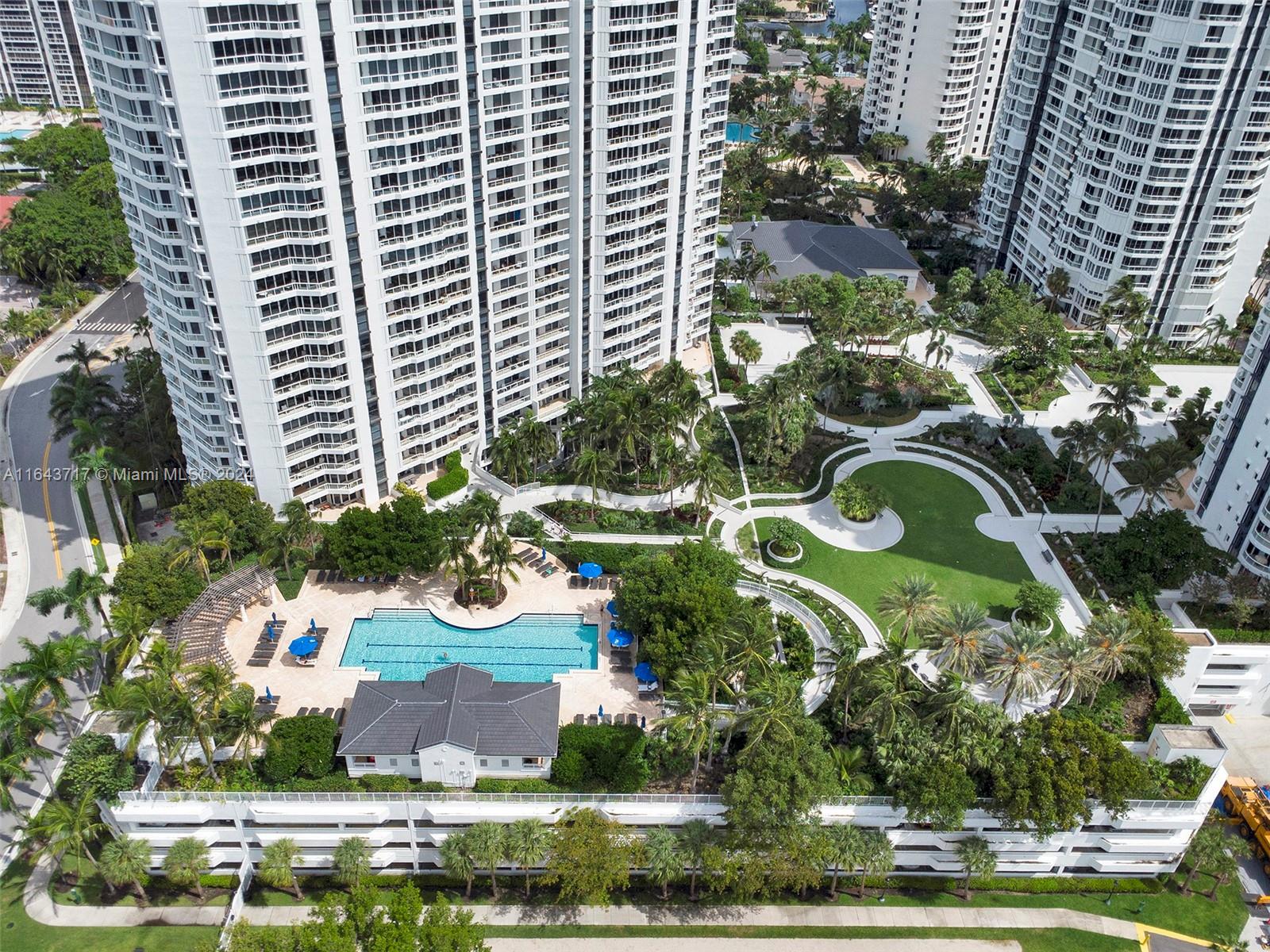 NORTH TOWER AT THE POINT - Residential