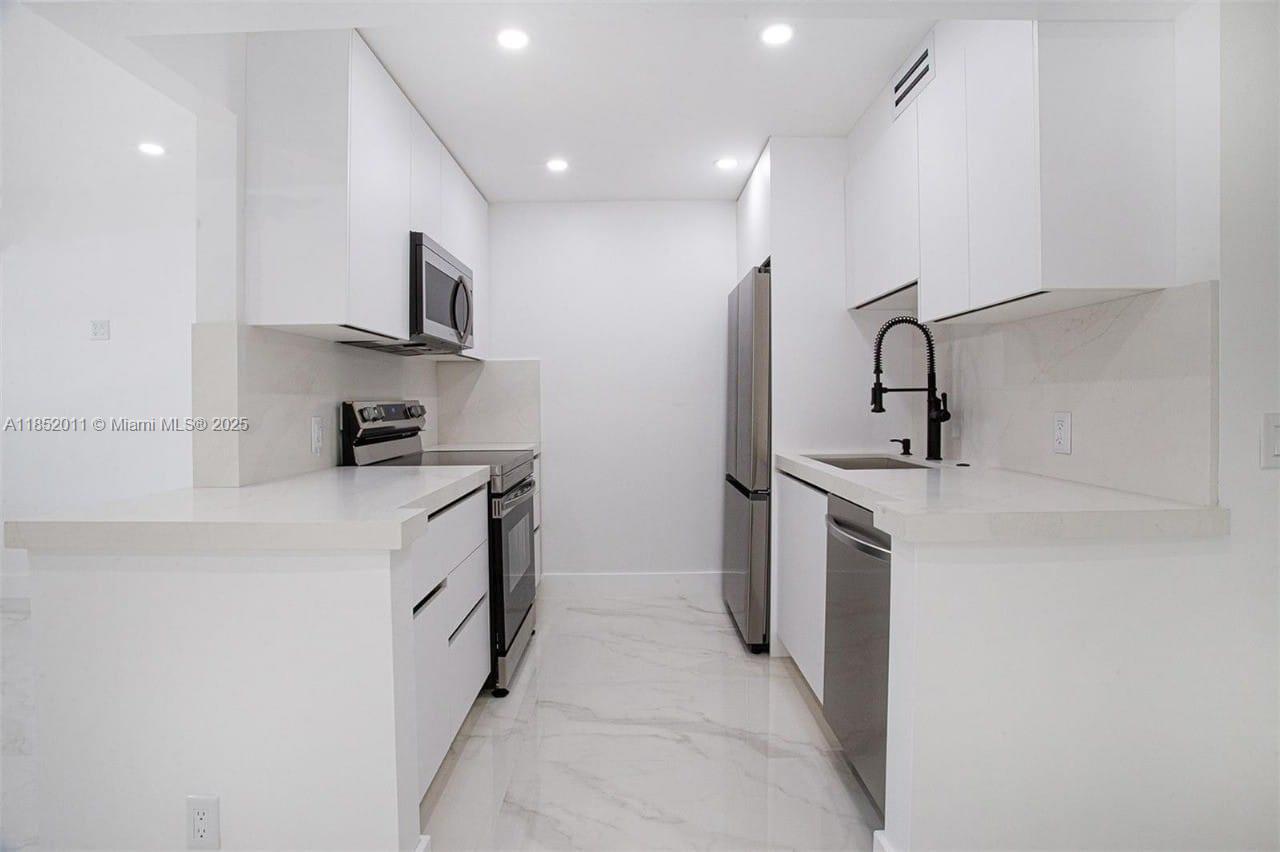 KINGSLEY AT CENTURY VILLA - Residential Lease