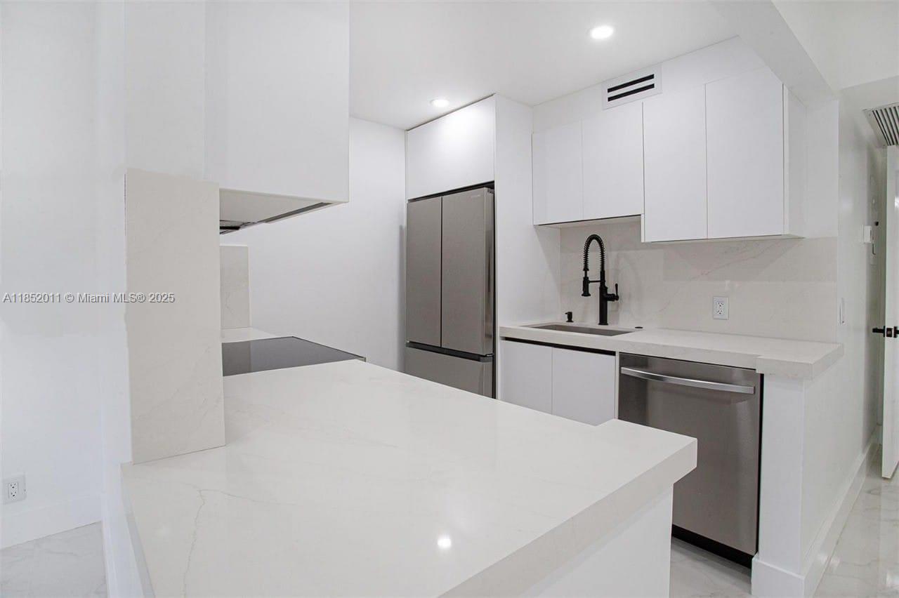 KINGSLEY AT CENTURY VILLA - Residential Lease