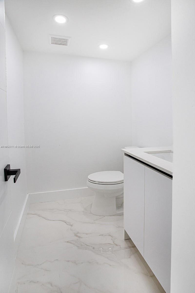 KINGSLEY AT CENTURY VILLA - Residential Lease