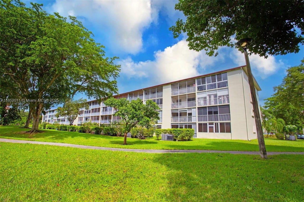 KINGSLEY AT CENTURY VILLA - Residential Lease