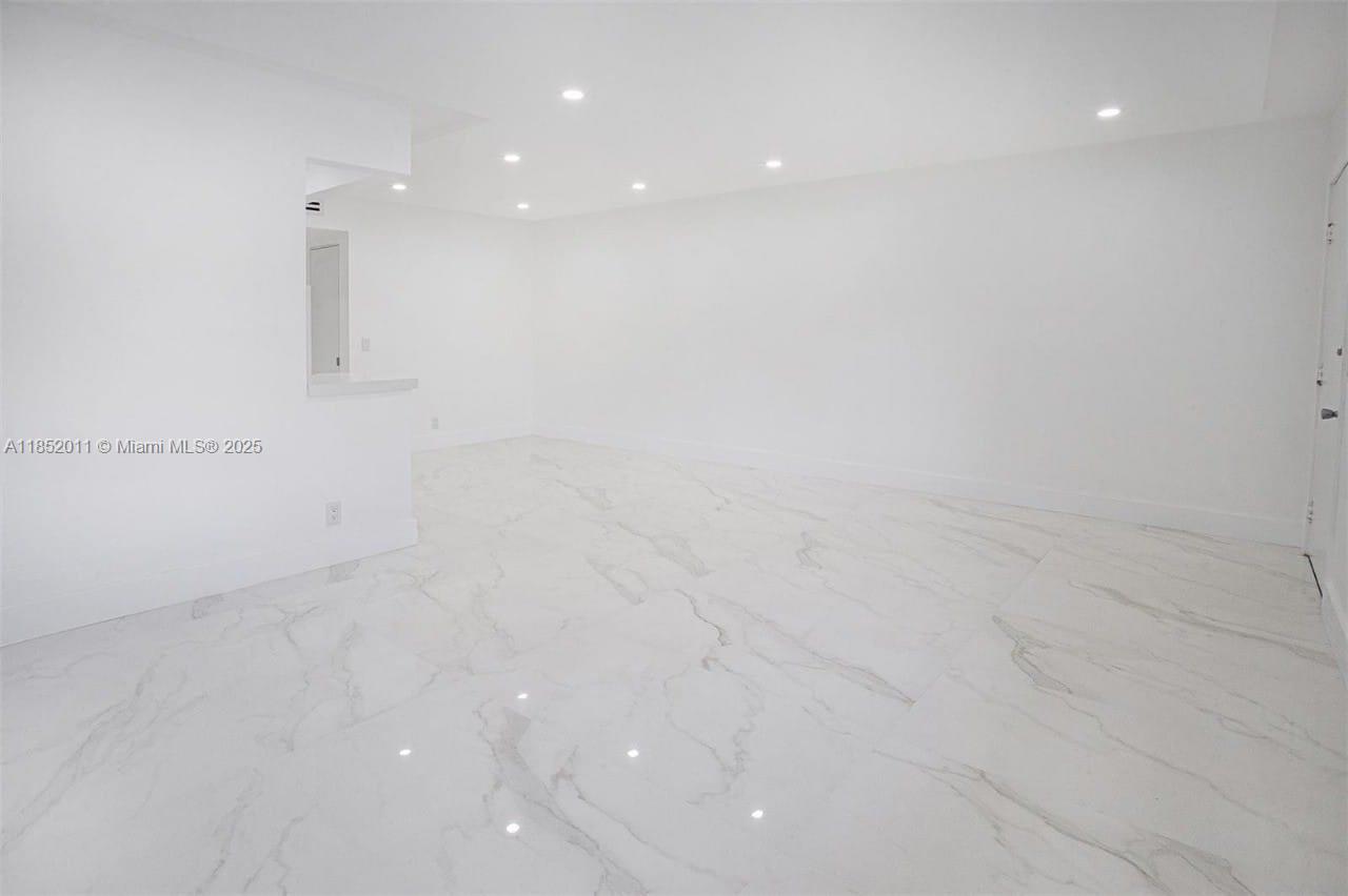 KINGSLEY AT CENTURY VILLA - Residential Lease