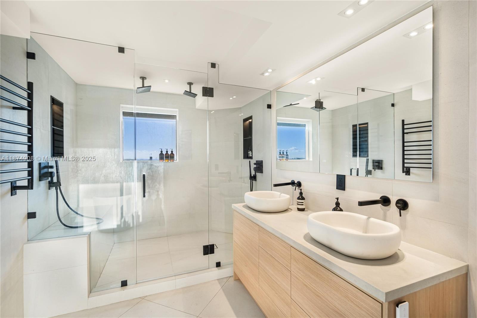 OCEANIA III CONDO - Residential