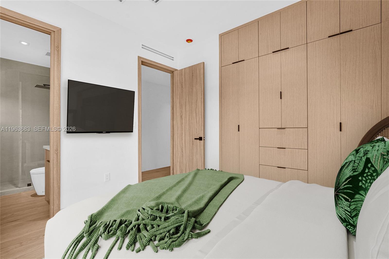 SHADOWLAWN - Residential