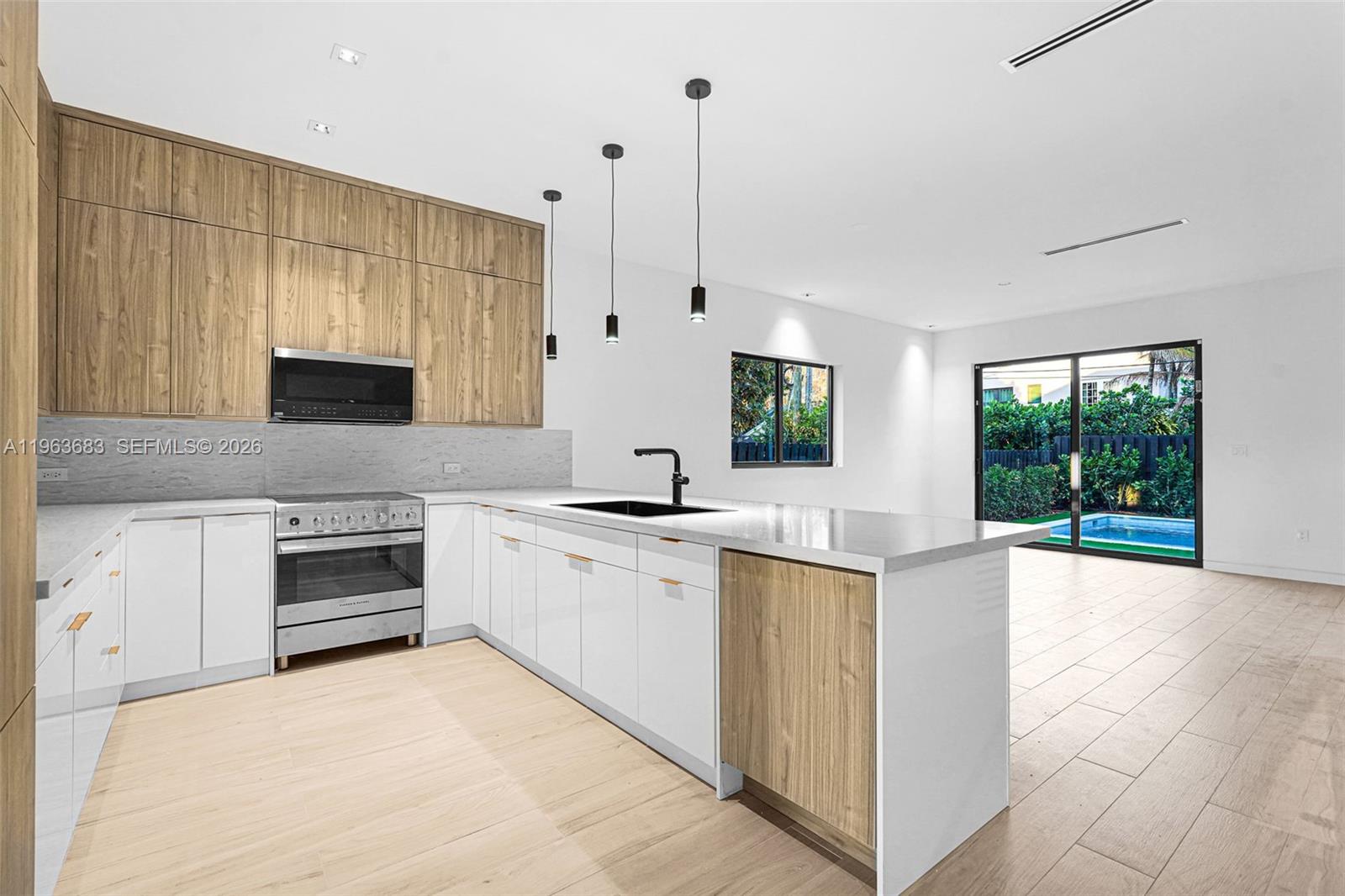 SHADOWLAWN - Residential