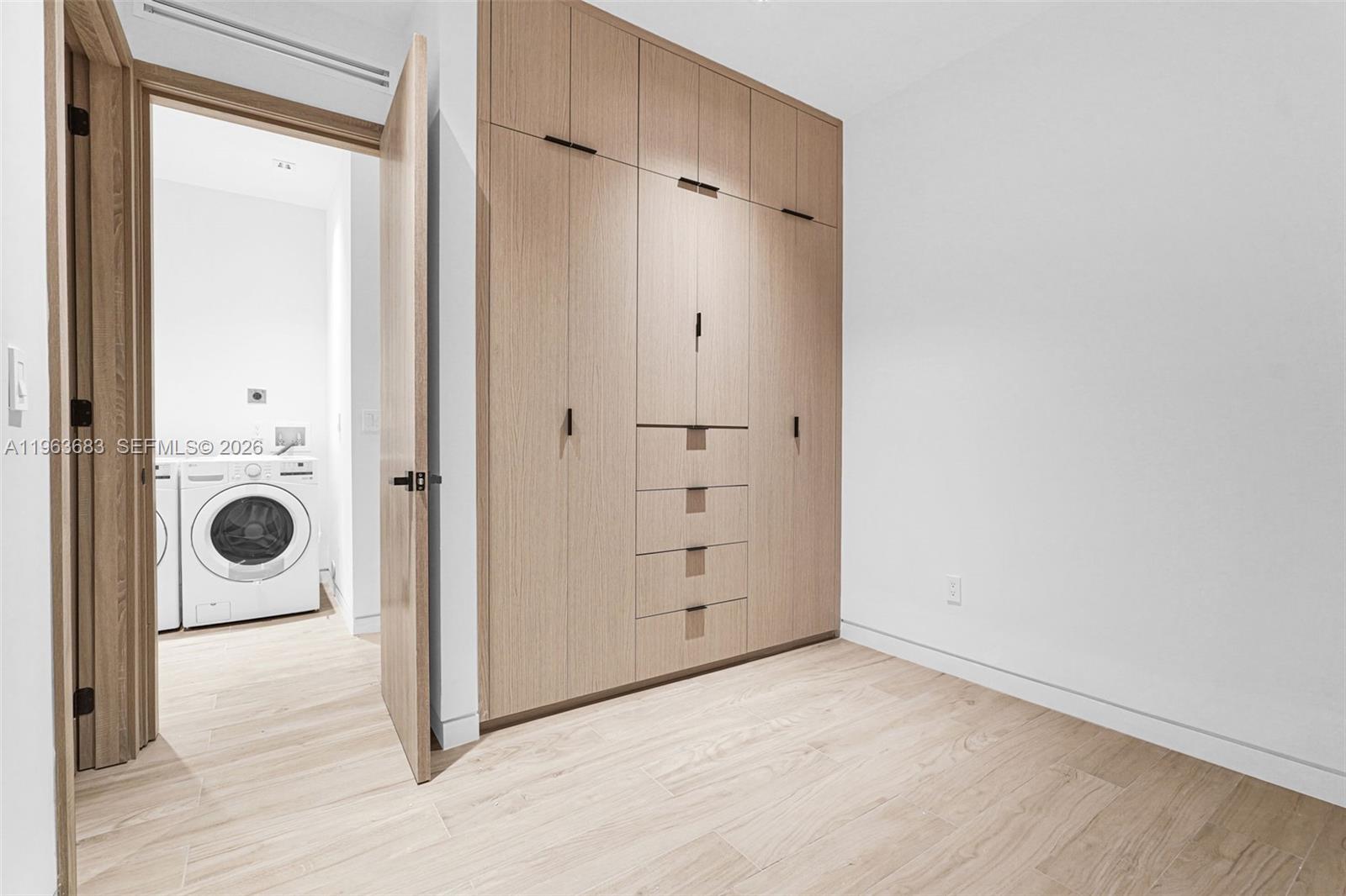 SHADOWLAWN - Residential