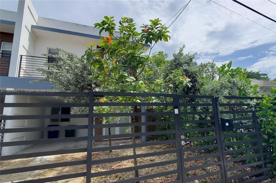 LUXURY TOWNHOUSE BUILT 2021 3 BED 3 BATH PLUS FIRST FLOOR OFFICE DEN, OPEN FLOORPLAN , LARGE BEDROOMS AND LIVING AREAS  BEAUTIFUL PATIO, LARGE FRONT BALCONY , BEAUTIFUL VIEWS FROM PRIMARY BEDROOM WINDOW. RING ALARM AND CAMERAS AVAILABLE FOR TENANT USE.MINUTES FROM TRADER JOES, ALDI ,STARBUCKS , COCONUT GROVE FARMERS MARKET AND MANY OTHER SHOPS.