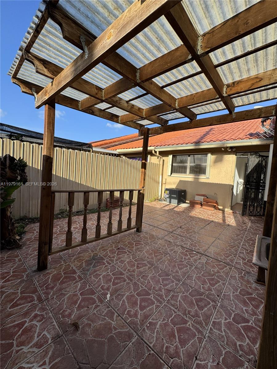 COUNTRY CLUB GARDENS SEC - Residential