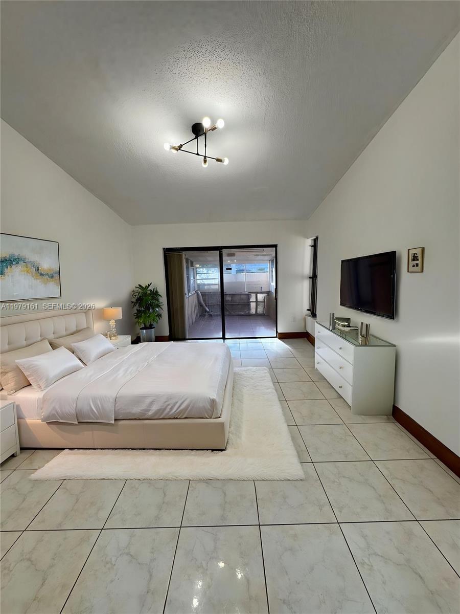 COUNTRY CLUB GARDENS SEC - Residential