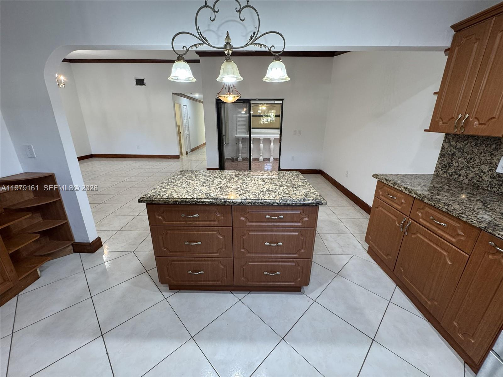 COUNTRY CLUB GARDENS SEC - Residential