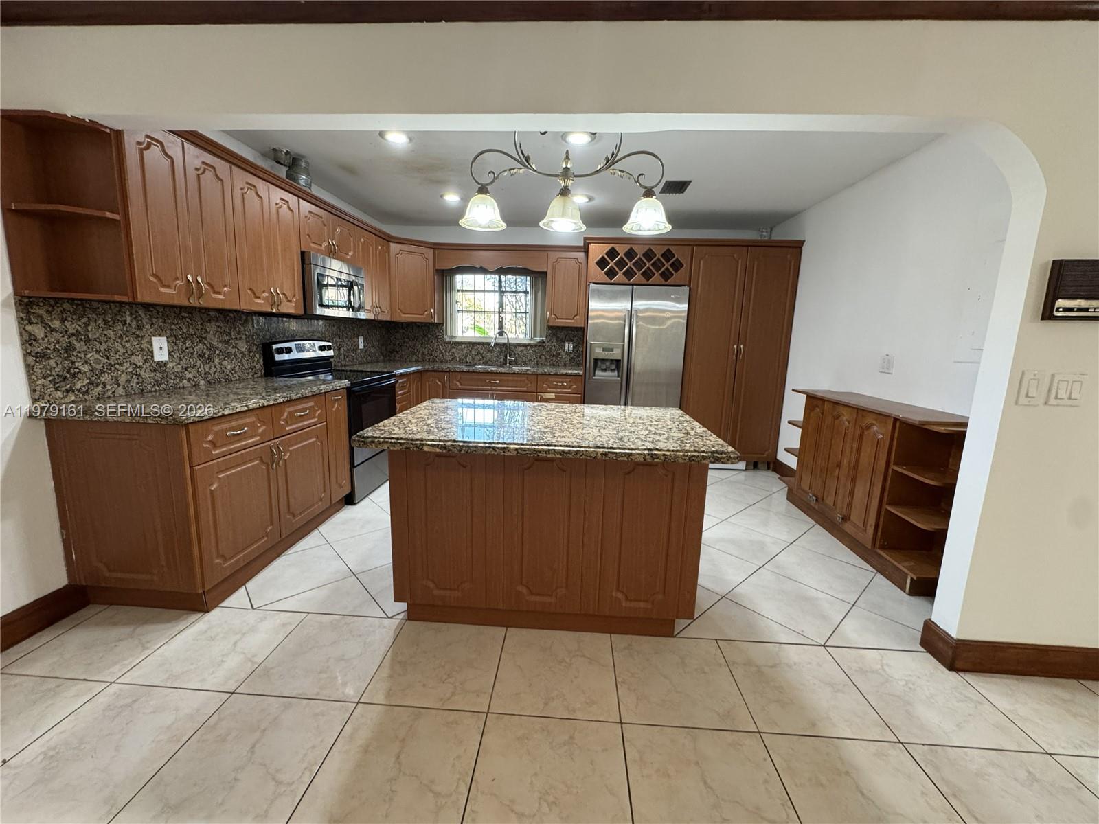 COUNTRY CLUB GARDENS SEC - Residential