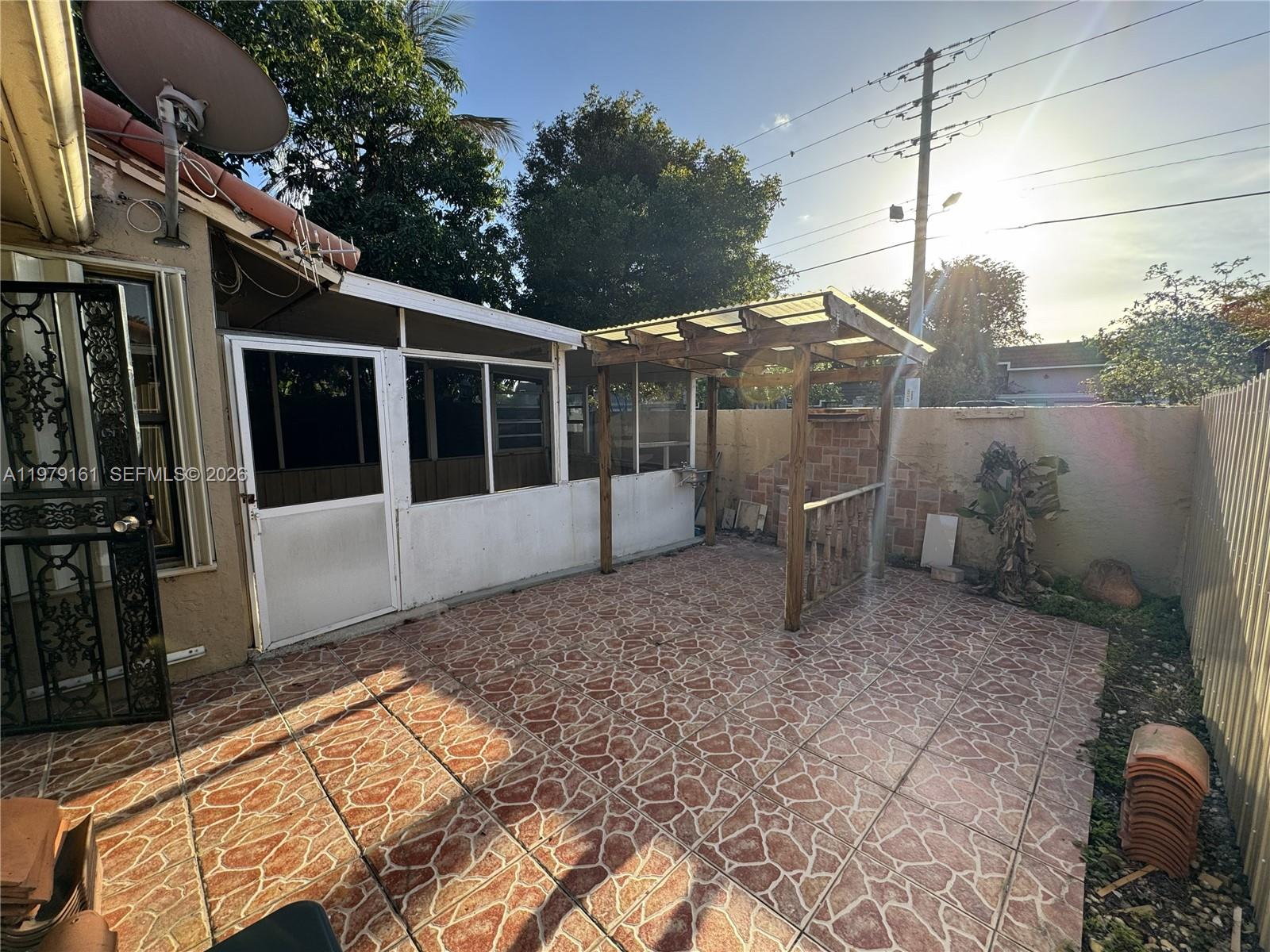 COUNTRY CLUB GARDENS SEC - Residential