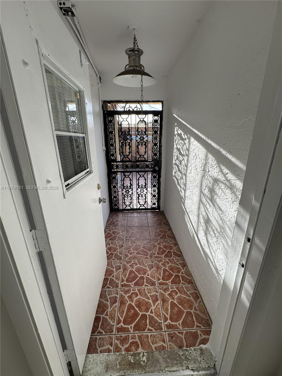 COUNTRY CLUB GARDENS SEC - Residential