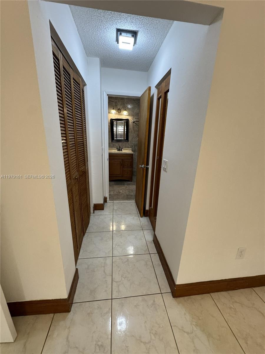 COUNTRY CLUB GARDENS SEC - Residential