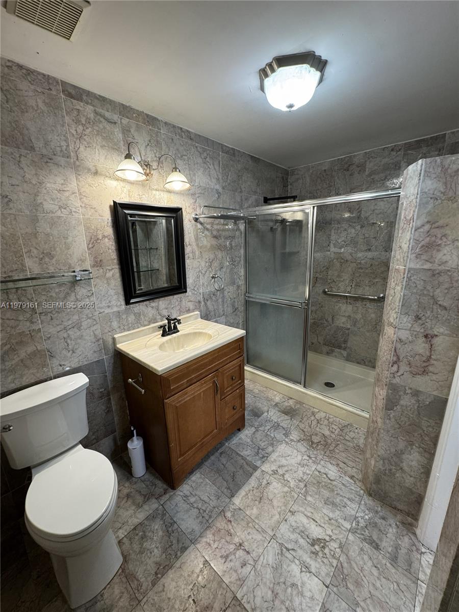 COUNTRY CLUB GARDENS SEC - Residential