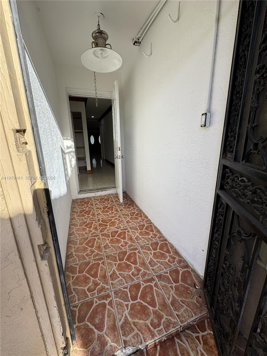 COUNTRY CLUB GARDENS SEC - Residential