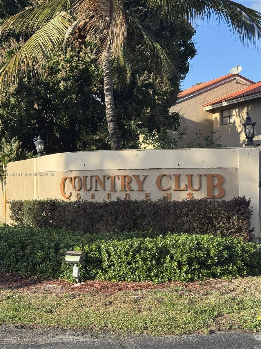 COUNTRY CLUB GARDENS SEC - Residential