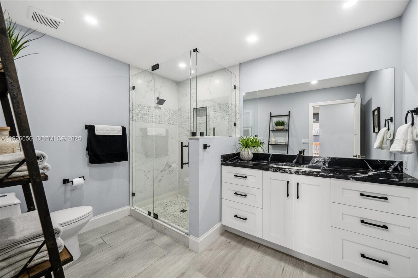 IMPERIAL SHORES - Residential