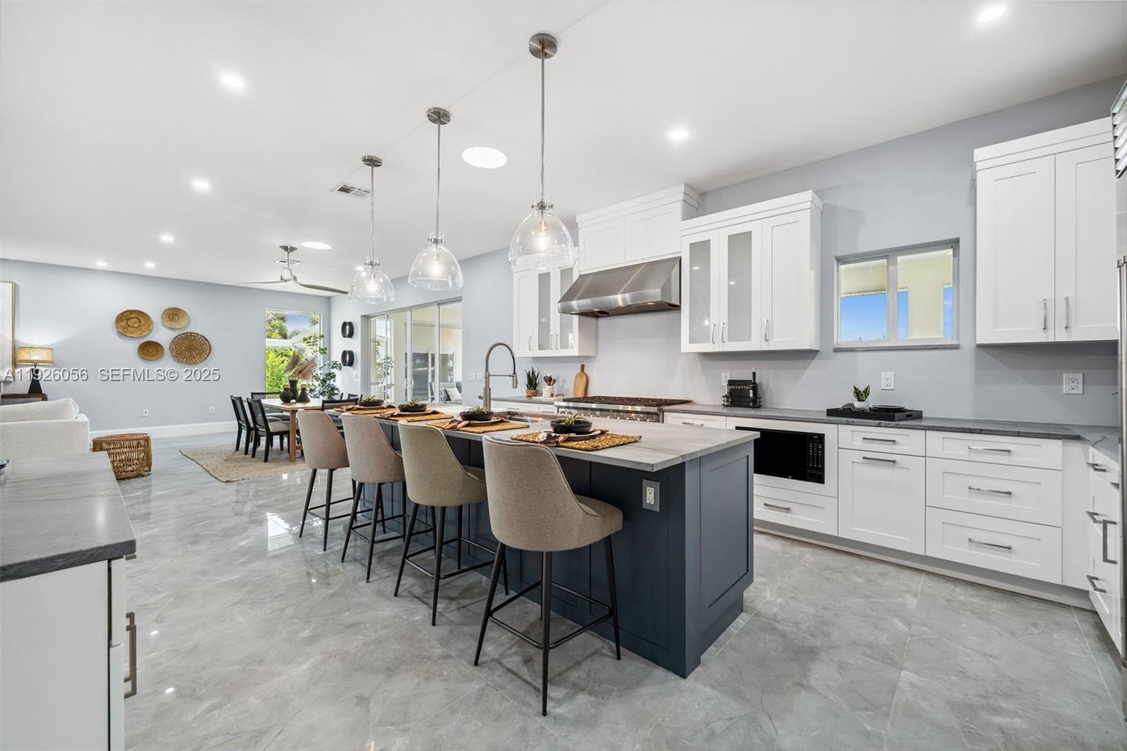 IMPERIAL SHORES - Residential